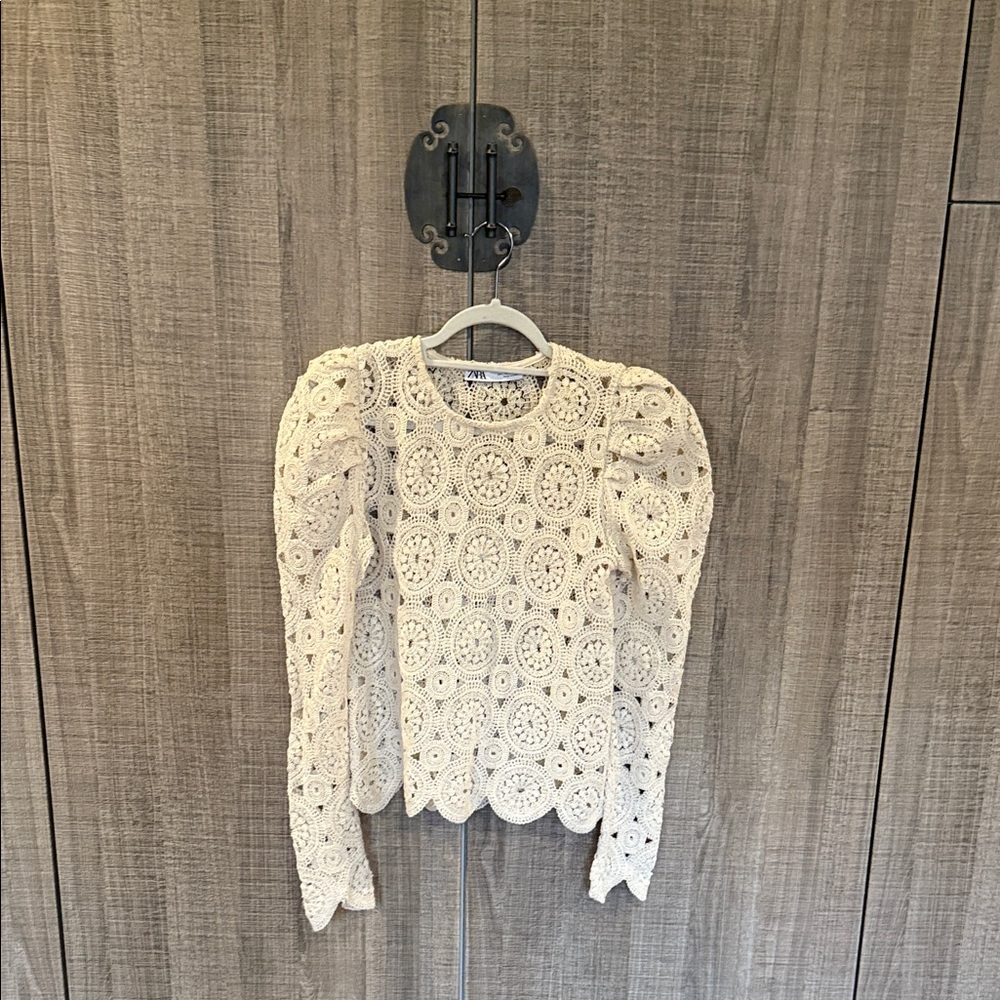 Zara Crochet Knit‎ Puff Sleeve Scalloped Sweater Blouse